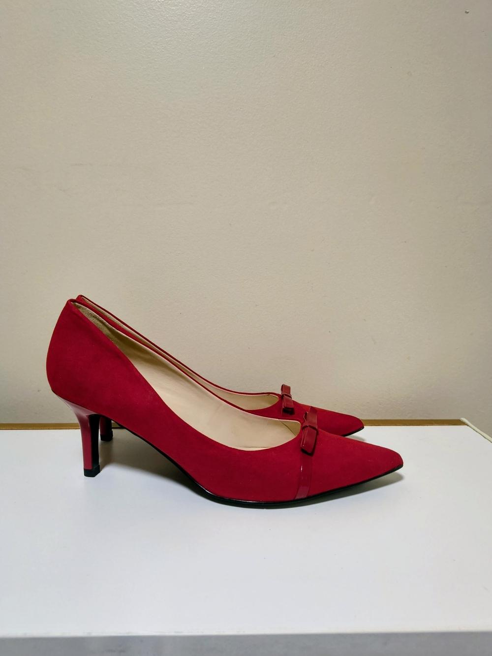 Nine West Red Pointed-Toe Mid Heel Pumps with Bow Accent